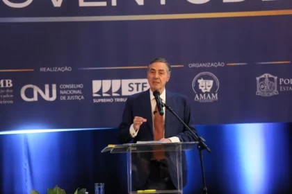Durante evento em Cuiabá, Ministro Barroso rebate acusações de “ditadura do Judiciário” no Brasil