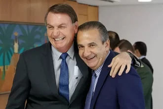 Moraes cancela passaporte de Silas Malafaia e proíbe seu contato com Bolsonaro