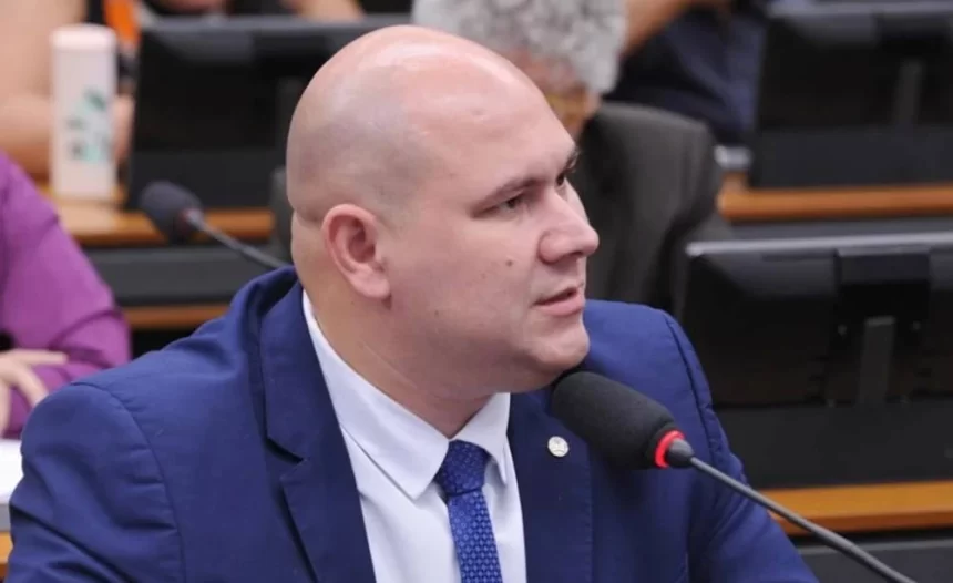 Abilio Brunini sanciona lei que veta atletas trans em competições femininas