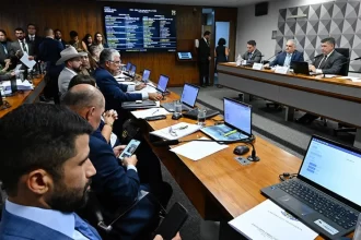 CPMI do INSS aprova pedido de prisão de acusados por fraude bilionária