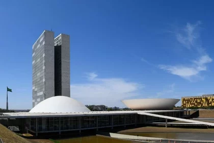 Comissão do Congresso aprova aumento do fundo eleitoral para R$ 4,9 bilhões em 2026