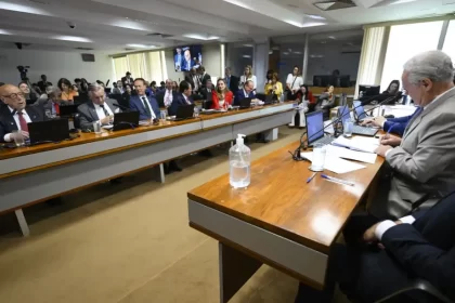 Comissão do Senado aprova alternativa de isenção do IR para salários até R$ 5 mil