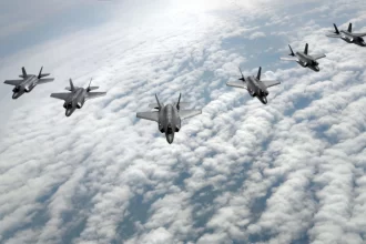 EUA enviam caças F-35 ao Caribe e cerca o fecho contra Nicolás Maduro