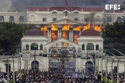 Nepal: Governo censura redes sociais e população revoltada derruba regime comunista