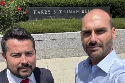 PGR denuncia Eduardo Bolsonaro e Paulo Figueiredo por coação