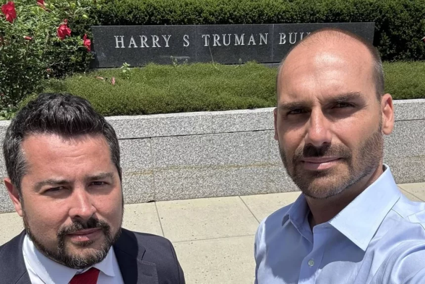 PGR denuncia Eduardo Bolsonaro e Paulo Figueiredo por coação