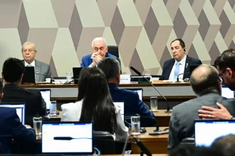 Por unanimidade, CCJ do Senado arquiva PEC da Blindagem