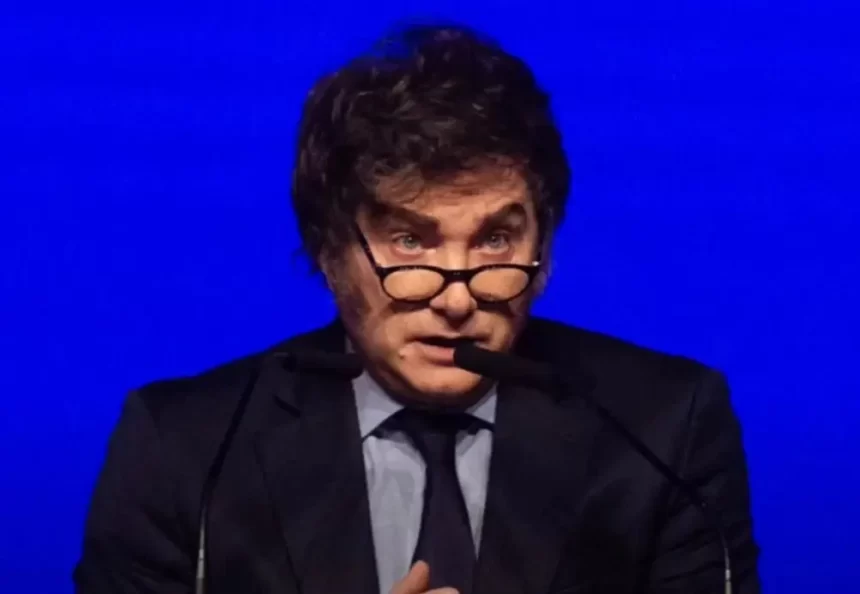 Sob governo de Milei, pobreza na Argentina cai de 52% para 31,6%, revela Indec