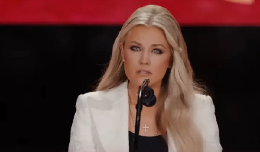 Viúva de Charlie Kirk emociona multidão ao perdoar assassino durante funeral