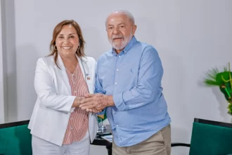 Congresso do Peru derruba a presidente de esquerda Dina Boluarte por corrupção