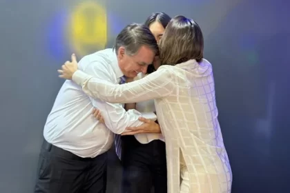 Moraes autoriza Bolsonaro a comemorar aniversário de 15 anos da filha em casa