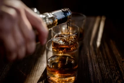 Passa de 200 os casos de intoxicação por metanol em bebidas alcoólicas no Brasil