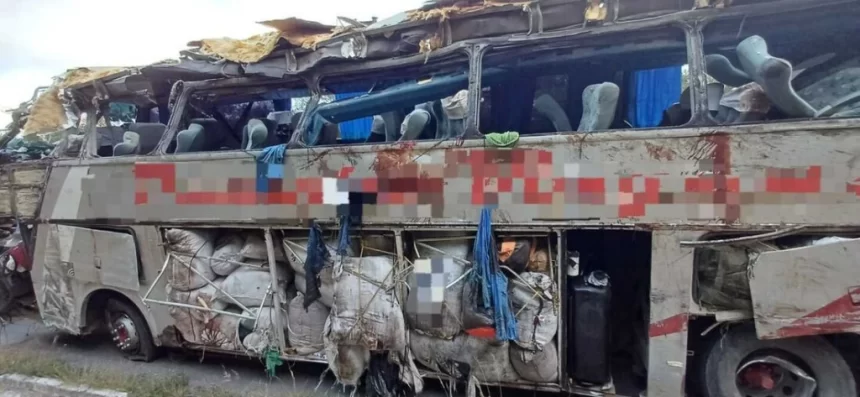 Tragédia na BR-423: acidente com ônibus deixa 16 mortos e vários feridos em Pernambuco