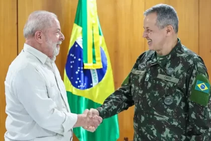 Em reunião com Moraes, Comandante do Exército organiza prisões de militares