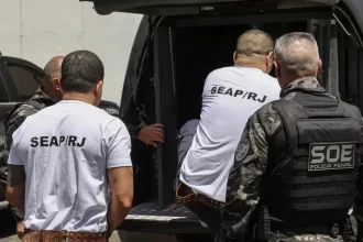 Sete chefes do Comando Vermelho são transferidos para presídios federais de segurança máxima