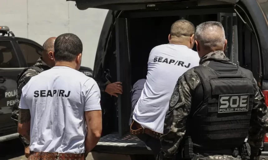 Sete chefes do Comando Vermelho são transferidos para presídios federais de segurança máxima