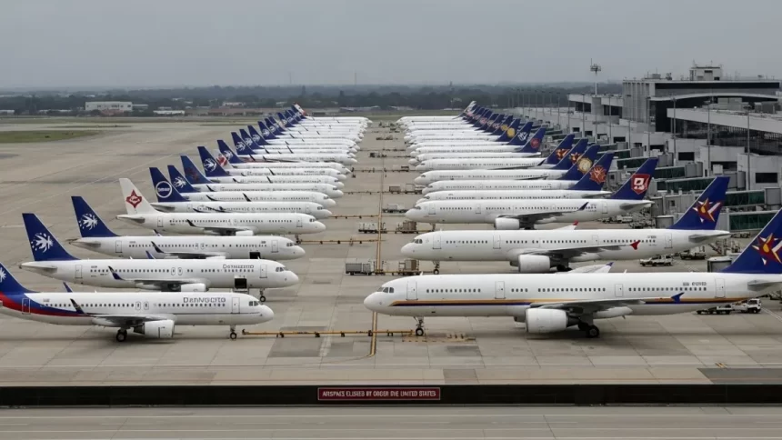 Trump determina 'fechamento' imediato do espaço aéreo da Venezuela