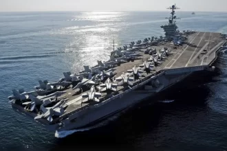 USS Gerald R Ford, maior navio de guerra da história, chega à América do Sul