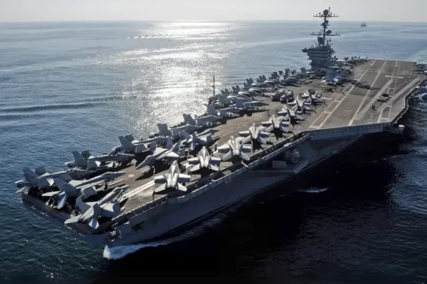 USS Gerald R Ford, maior navio de guerra da história, chega à América do Sul