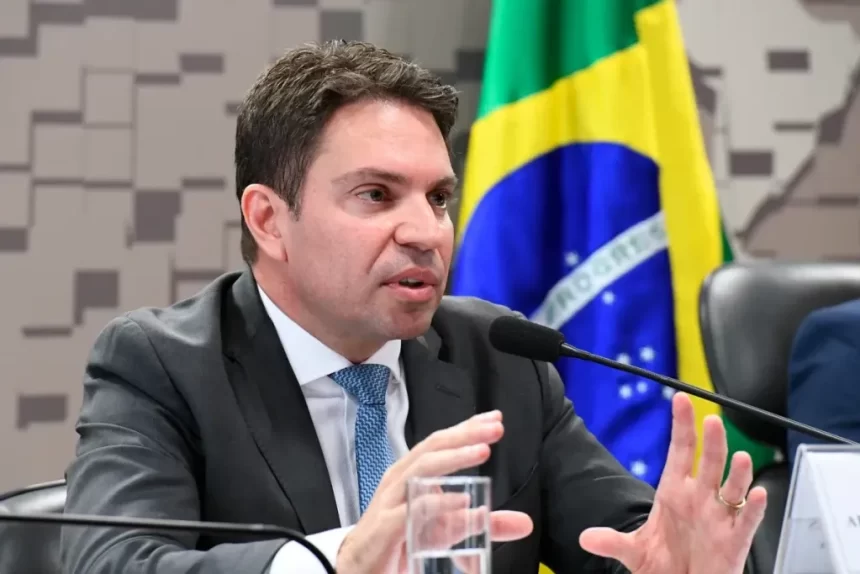 Contando com ajuda de Trump, Moraes pede aos EUA a extradição de Ramagem