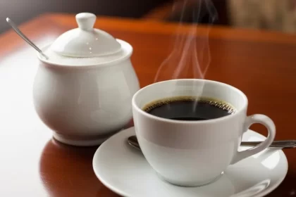 Estudo mostra que beber café sem açúcar melhora o cérebro e longevidade