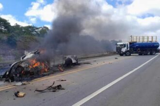 Grave acidente entre dois carros mata 11 pessoas no sul da Bahia