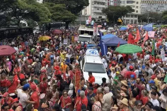 Manifestantes de esquerda vão às ruas em protesto contra o PL da Dosimetria