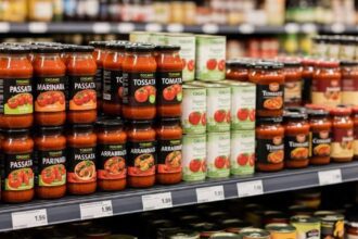 Anvisa suspende venda de molho de tomate suspeito de conter pedaços de vidro