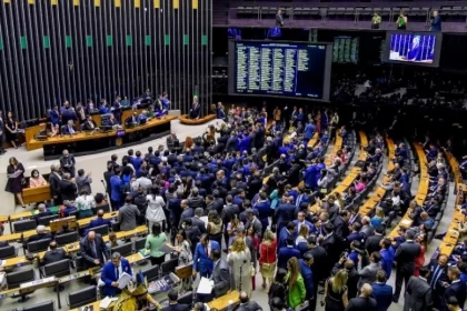 Câmara aprova projeto que endurece penas para integrantes de milícias e facções