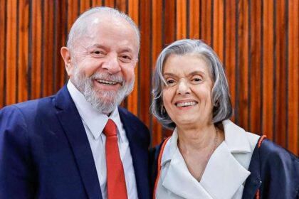 Cármen Lúcia libera desfile de escola de samba com propaganda pró-Lula