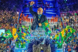 Escola que homenageou Lula teve piores notas e foi rebaixada no RJ