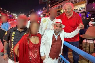 Vice-presidente do PT celebra carnaval com bicheiro na Sapucaí