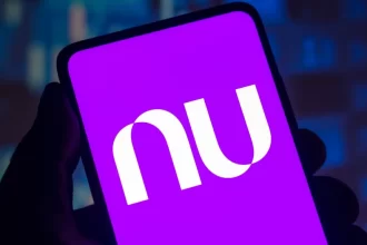 Nubank bloqueia contas e clientes recorrem à Justiça para recuperar dinheiro