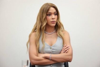 ONG aciona Justiça contra Erika Hilton por chamar mulheres de "imbeCIS"