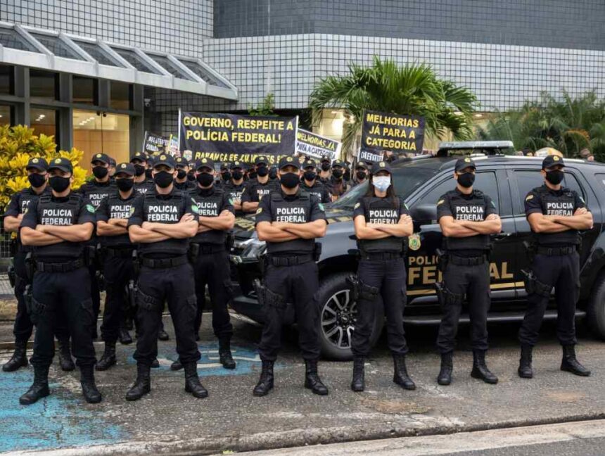 Policiais federais aprovam estado de greve e cobram valorização da carreira