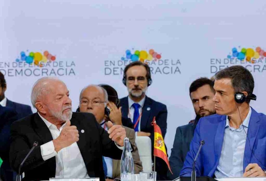 Em discurso na Espanha, Lula pede reunião de líderes globais e critica guerras