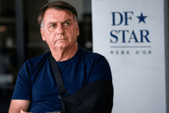 Cirurgia no ombro de Bolsonaro é concluída sem intercorrências, informa hospital
