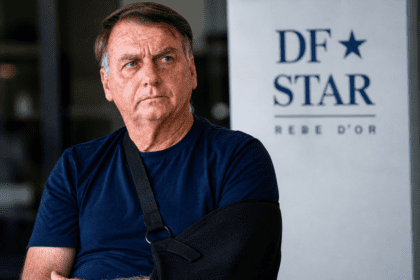 Cirurgia no ombro de Bolsonaro é concluída sem intercorrências, informa hospital