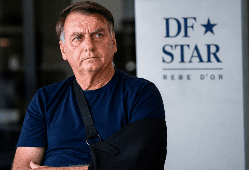 Cirurgia no ombro de Bolsonaro é concluída sem intercorrências, informa hospital