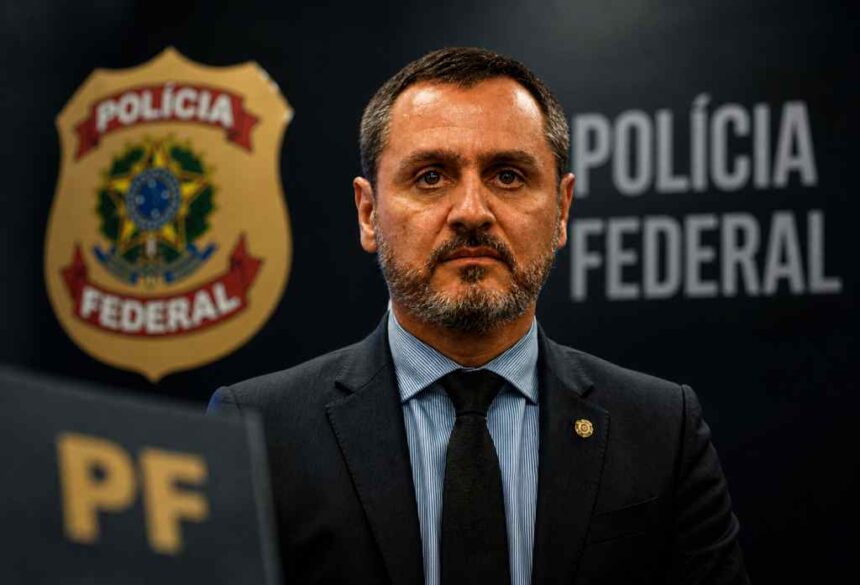 Deputados questionam viagem do diretor da PF a evento patrocinado pelo banco Master