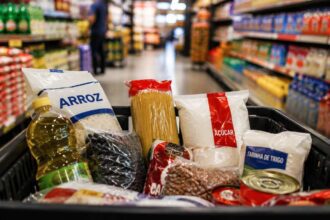 Cesta básica já consome 52% do salário mínimo, aponta Conab e Dieese