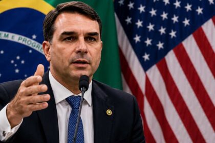 Em audiência, Flávio Bolsonaro pede aos EUA suspensão de tarifas