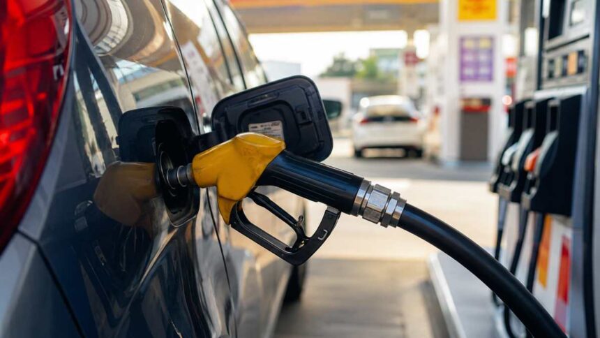 Governo prorroga subsídio de R$ 0,44 sobre a gasolina por mais 30 dias