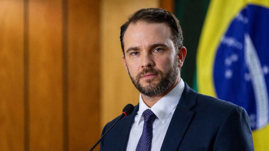 Ministro da Fazenda defende cortes no piso da educação e saúde para 2027