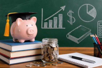 Senado aprova PL que inclui educação financeira no currículo escolar