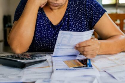 84,9% das famílias de baixa renda estão endividadas, aponta CNC