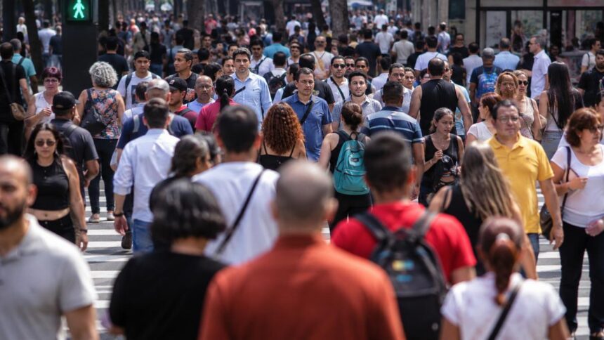 Brasil ultrapassa 214 milhões de habitantes, aponta IBGE