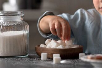 Consumo de açúcar na infância aumenta o risco de demência e Alzheimer, diz estudo
