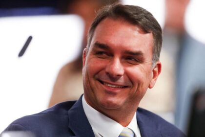 Flávio Bolsonaro janta com lideranças do mercado financeiro