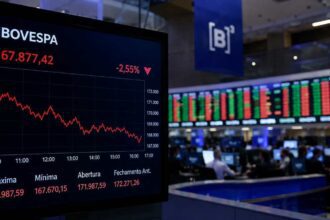 Ibovespa fecha semana em queda e registra nove pregões consecutivos de perdas